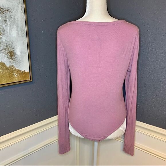 PrettyLittleThing V Neck Rib Bodysuit - Picture 5 of 7